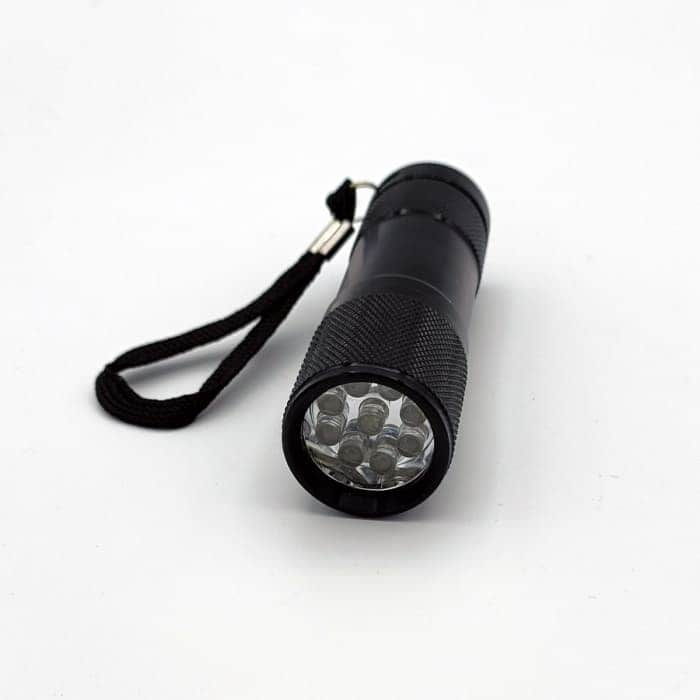 Linterna LED de mano con luz verde de la marca SPIDERLUX