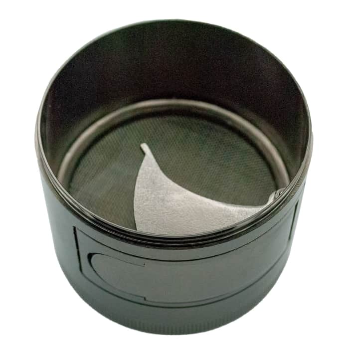 GRINDER CENICERO MyFriend de 4 PARTES y 63MM con tapa abatible.