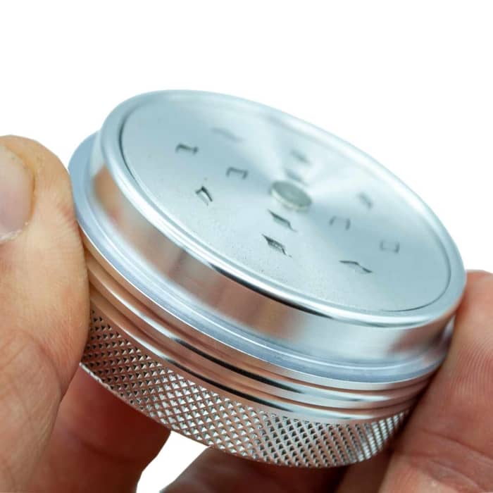 Grinder con el botón pulsado