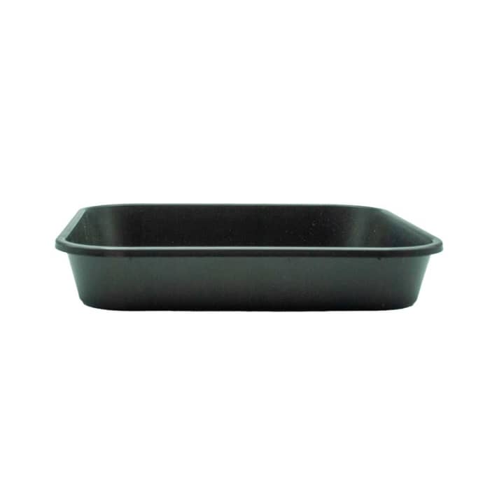 Vista lateral para apreciar el fondo o altura del plato de plastico negro 17x17