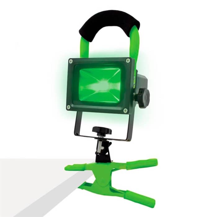 LUMII LUZ DE TRABAJO LED VERDE encendida.