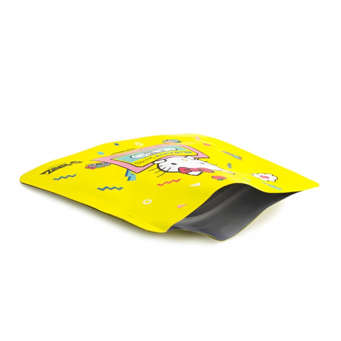 Bolsa antiolor Hello Kitty Best Hits de 10,5x8 cm para envasar cogollos, abierta.