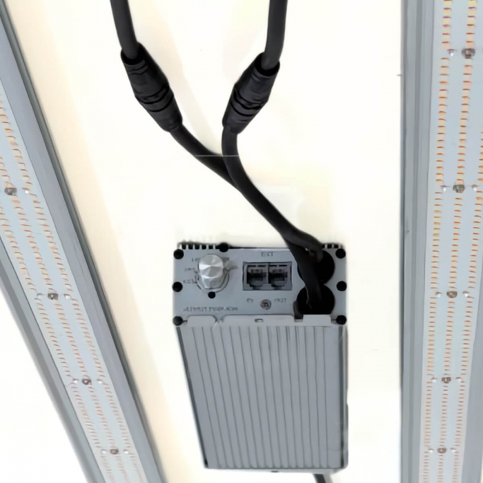 Luminaria LED Spider King 720w de Vanguard Hydroponics para cultivo, driver con regulador.
