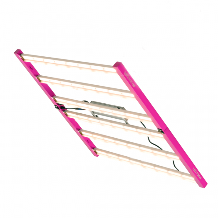 Sistema LED Cosmos 720w Pro Elite de Vanguard Hydroponics, inclinado.