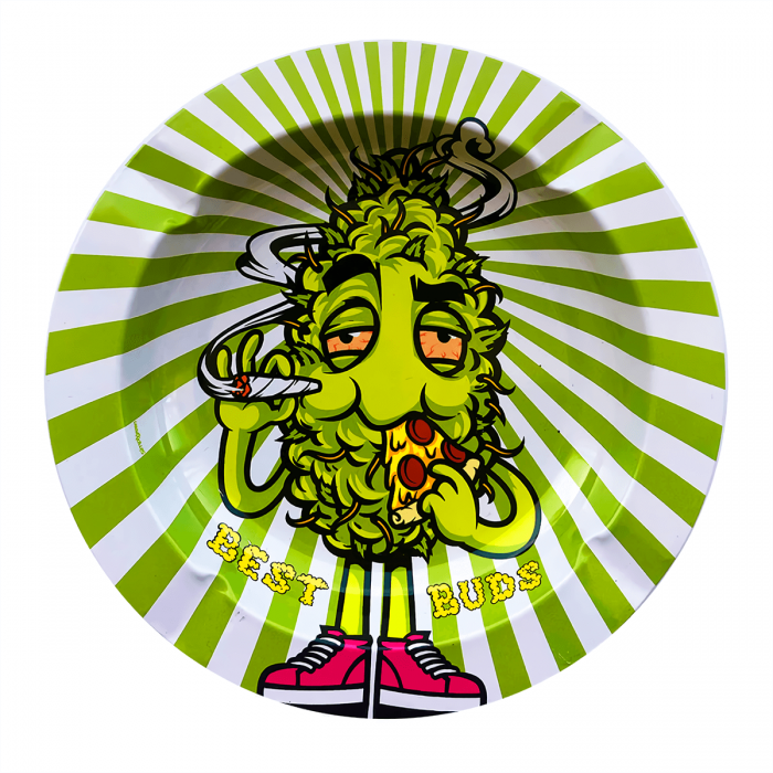 Cenicero Cogollo Fumao comiendo pizza.
