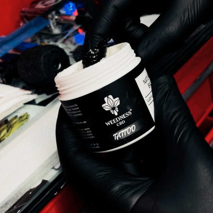 Bálsamo CBD + CBG 500mg para tatuajes de Weedness, envase de 50ml, hidratación de la piel.