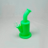 Bong desmontable de color verde para fumar.