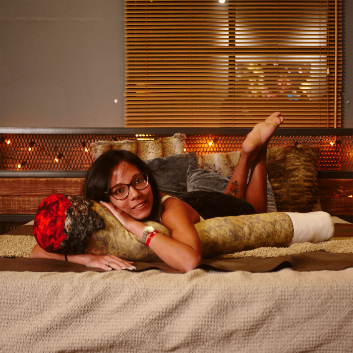 Almohada Porro Grande Real Pillow Large 110cm, tumbada.