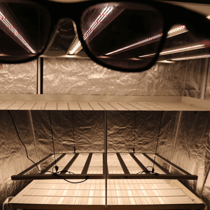 Luminaria LED QB 3.0 1080W BID de Agrolite, con bandeja.