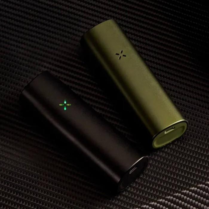 Vaporizador portátil PAX Flow, color negro y verde.