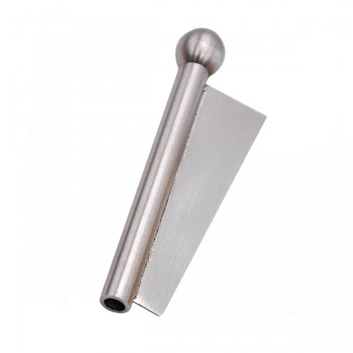 Esnifador turulo de metal con tarjeta para picar y dosificar.