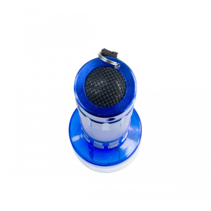 Grinder electrico azul para triturar hierbas, botón de encendido.