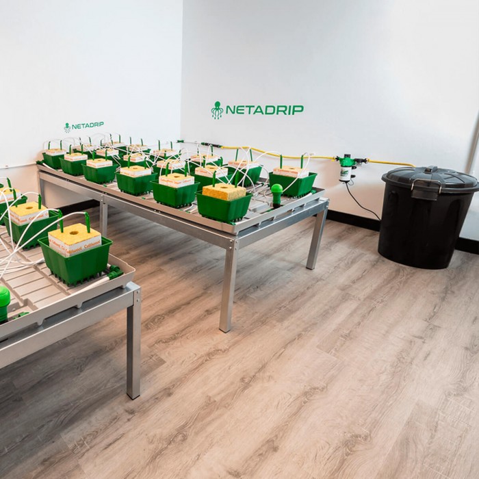Kits de riego Netadrip Hydra de 25 a 250 plantas, mesas de cultivo con depósito.