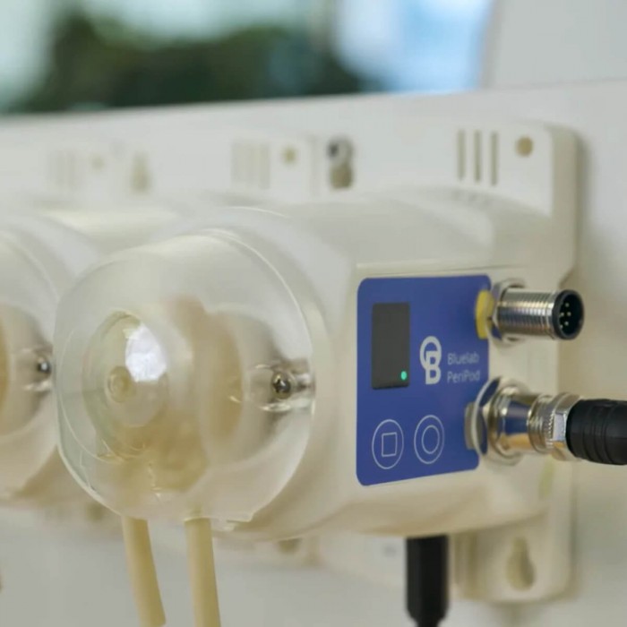 Bombas dosificadoras de nutrientes y corrector de PH PeriPod M4 120 ml/min, instalación.