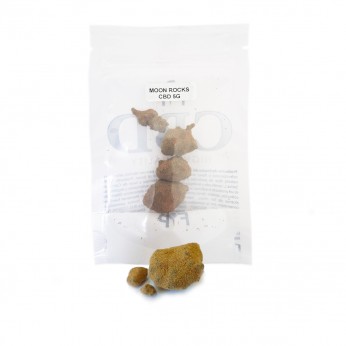 Cogollos CBD Moonrock de la marca FP, envase de 5g con muestra.