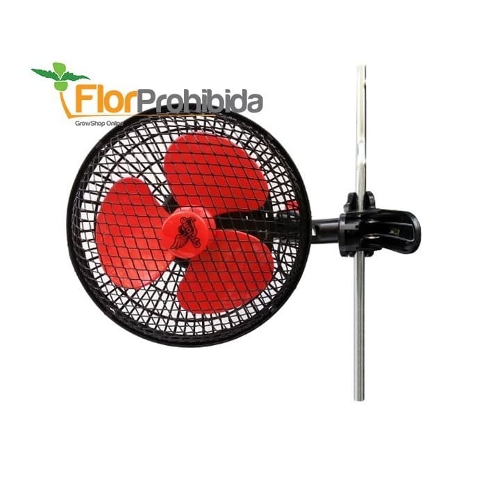 Ventilador oscilante con pinza Cyclone en uso.