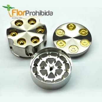 Grinder para marihuana con forma de revólver y polinizador.