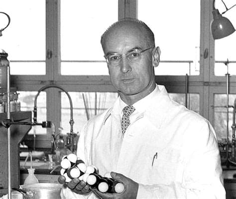 Albert Hoffman, psiquiatra y etnofarmacólogo que investigo las microdosis de psilocibina