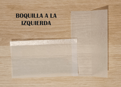 Pega el papel a la derecha si pones la boquilla a la izquierda